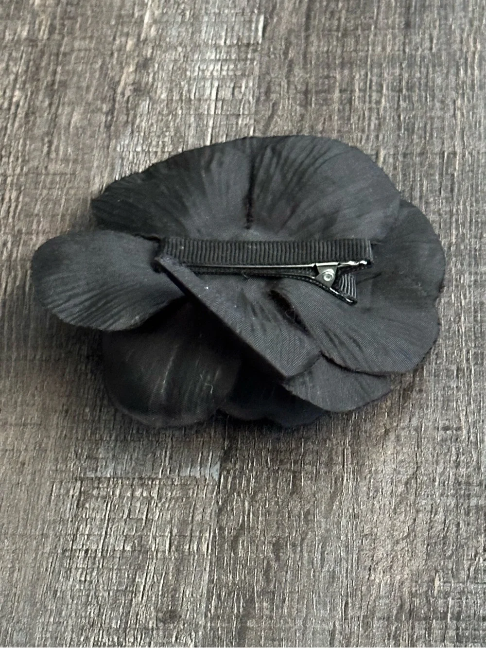 💞 Large Black Flower Hair Clip with Small Clear Center Gem